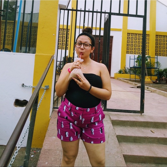 Cute fucsia pineapple shorts - Picture 5 of 5